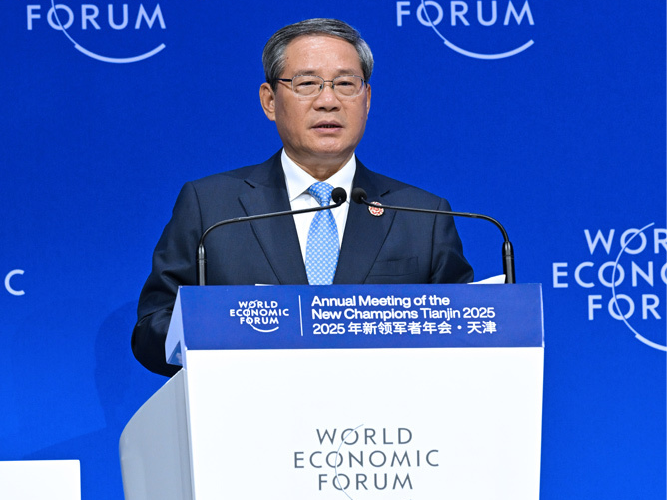 李强出席2025年夏季达沃斯论坛开幕式并致辞