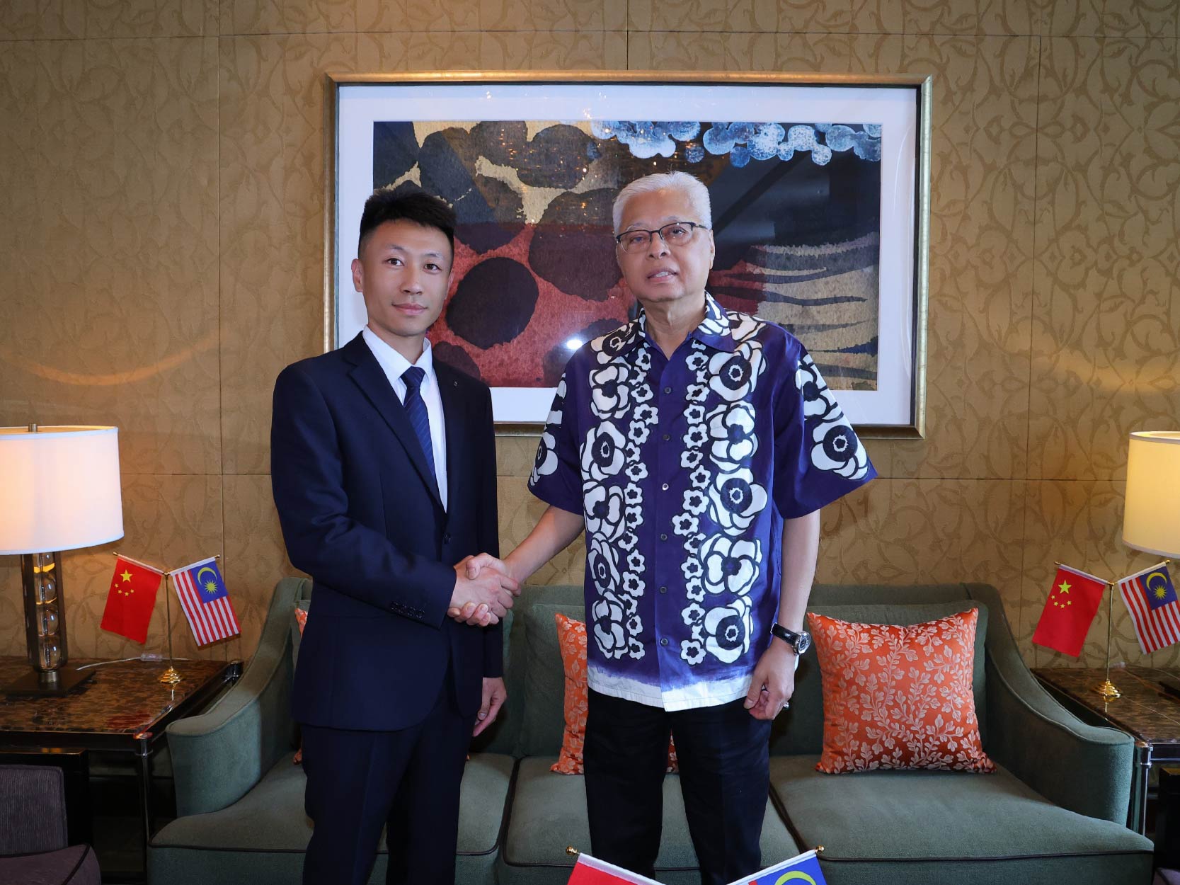 共绘丝路新篇：中马经贸洽谈交流会绽放合作之光