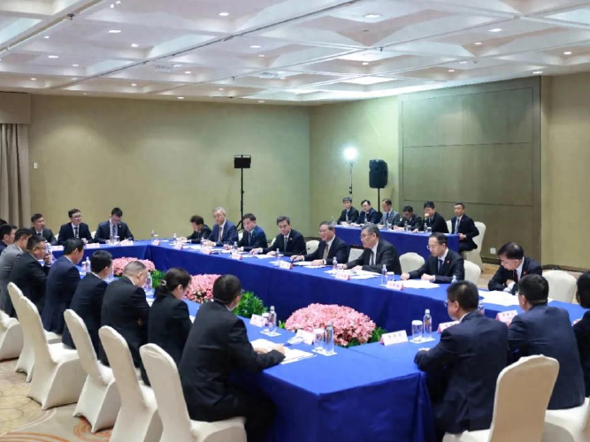 李强出席在巴西中资企业座谈会