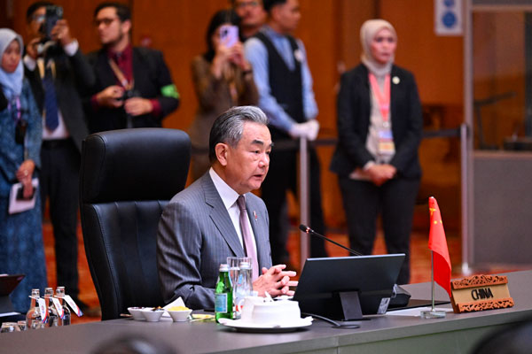 王毅介绍了中国东盟合作成果，并提出四点建议