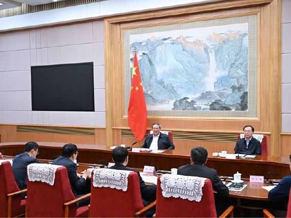 李强主持召开经济形势专家和企业家座谈会